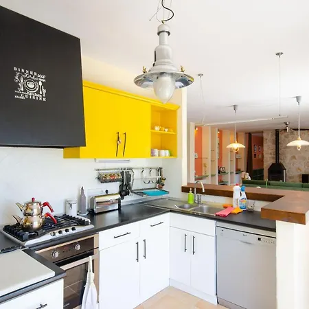 Stone Clad La Maison P Vilă *