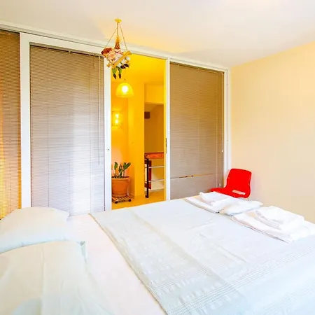 Vilă Stone Clad La Maison P *