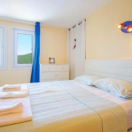 Vilă Stone Clad La Maison P