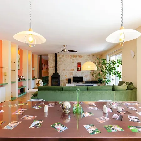 Vilă Stone Clad La Maison P Kaș