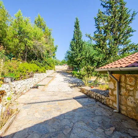 Stone Clad La Maison P Vilă